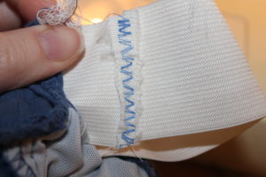 Zigzag seam flat to prevent a bulky spot in the waist