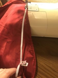 Clip the elastic at the ends and in the middle