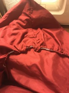 Fitted sheet with elastic sewn in